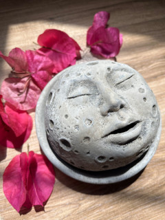 مجسمه و جاعودی ماه 🌜